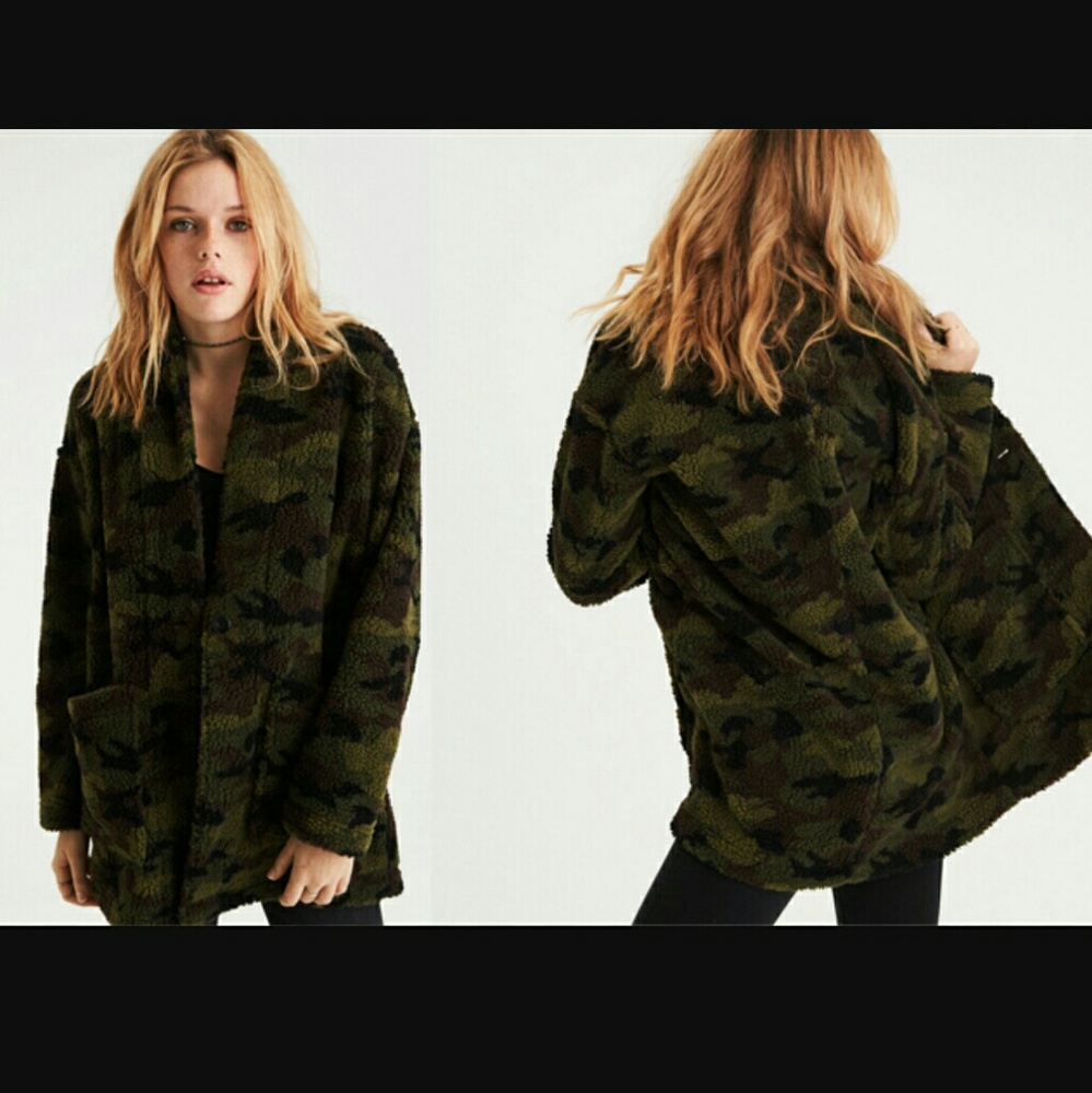 AEO Camo Faux Sherpa Teddy Coat XS